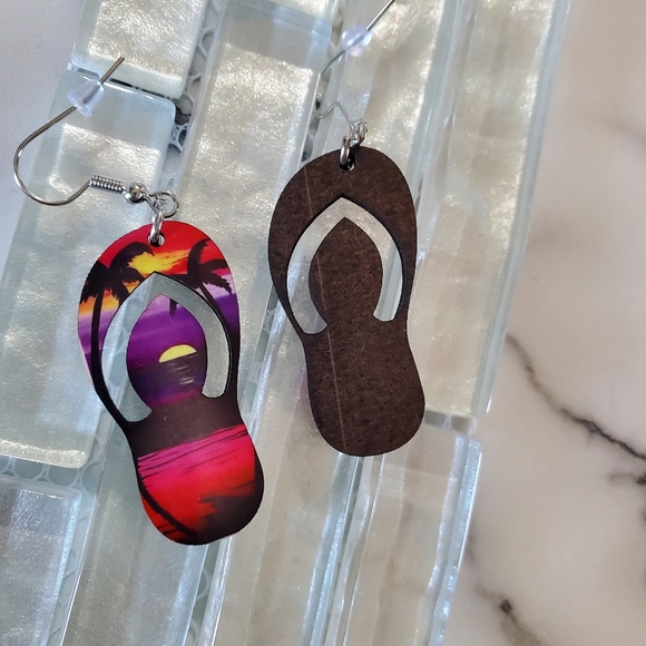 Palm Trees at Sunset Flip Flop Earrings - Picture 4 of 7